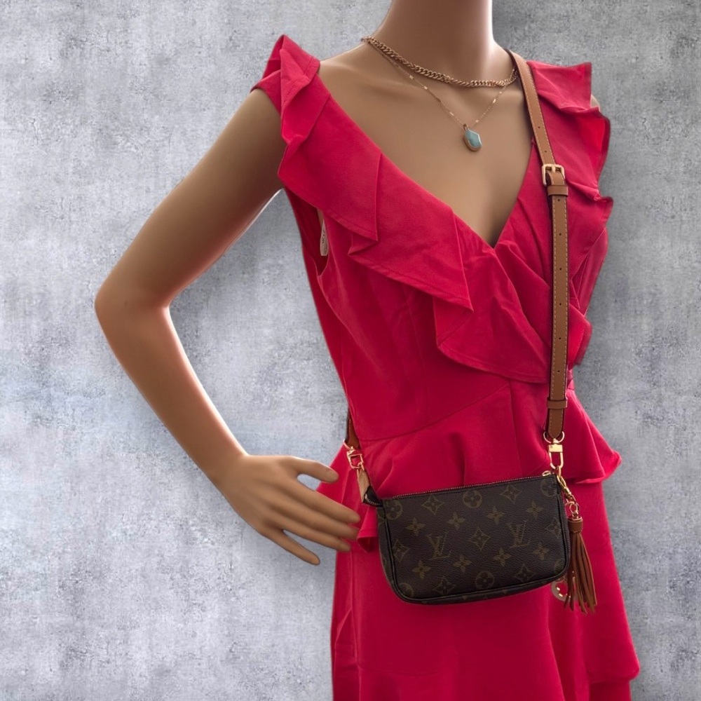 LOUIS VUITTON MONOGRAM POCHETTE - Picture 14 of 14